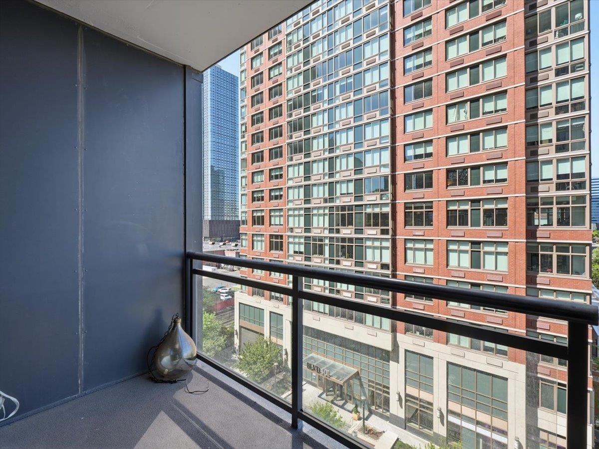 389 WASHINGTON ST Unit: 7F
