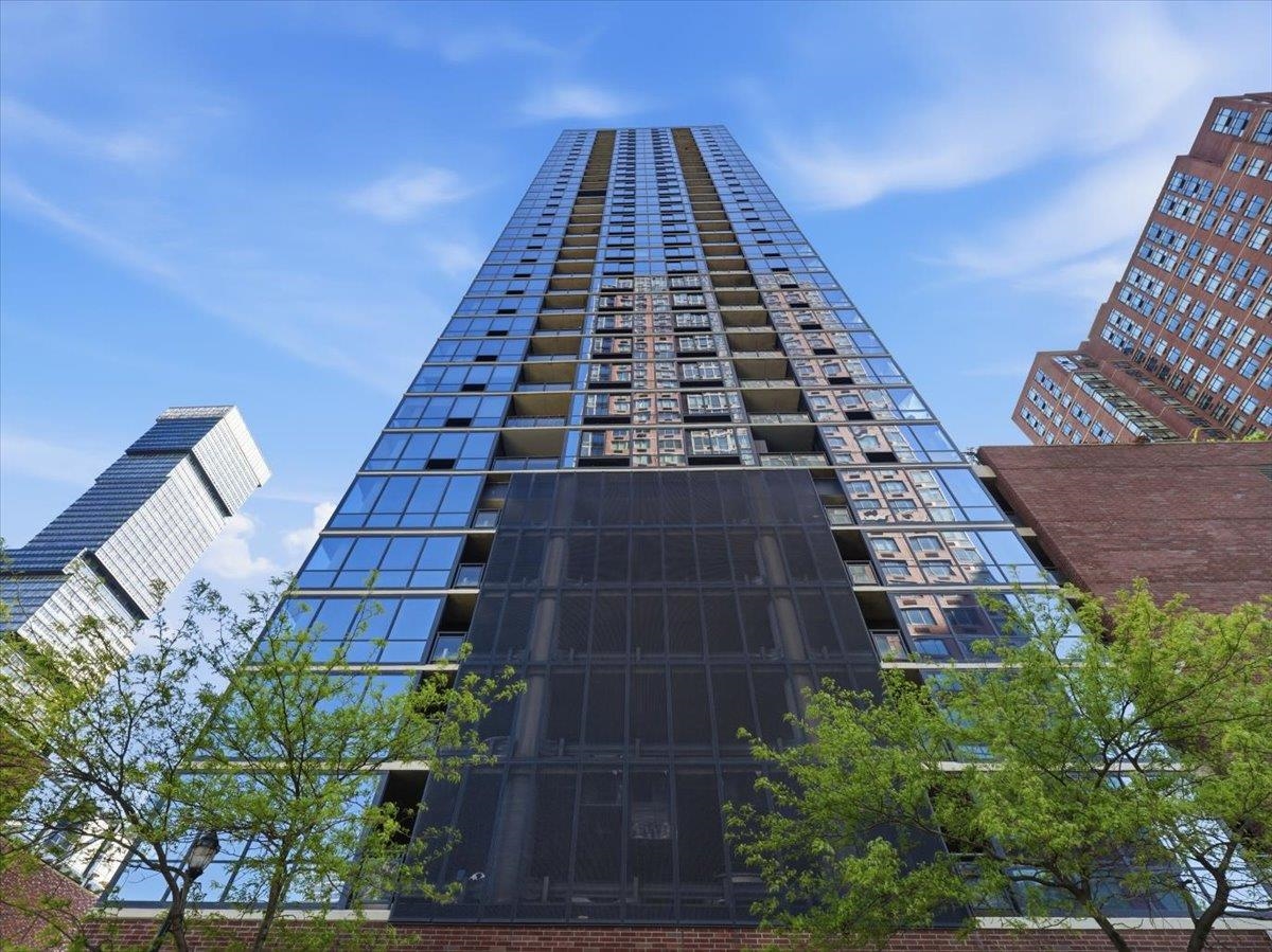 389 WASHINGTON ST Unit: 7F