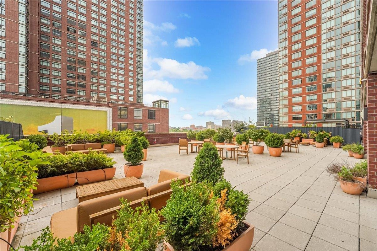 389 WASHINGTON ST Unit: 7F