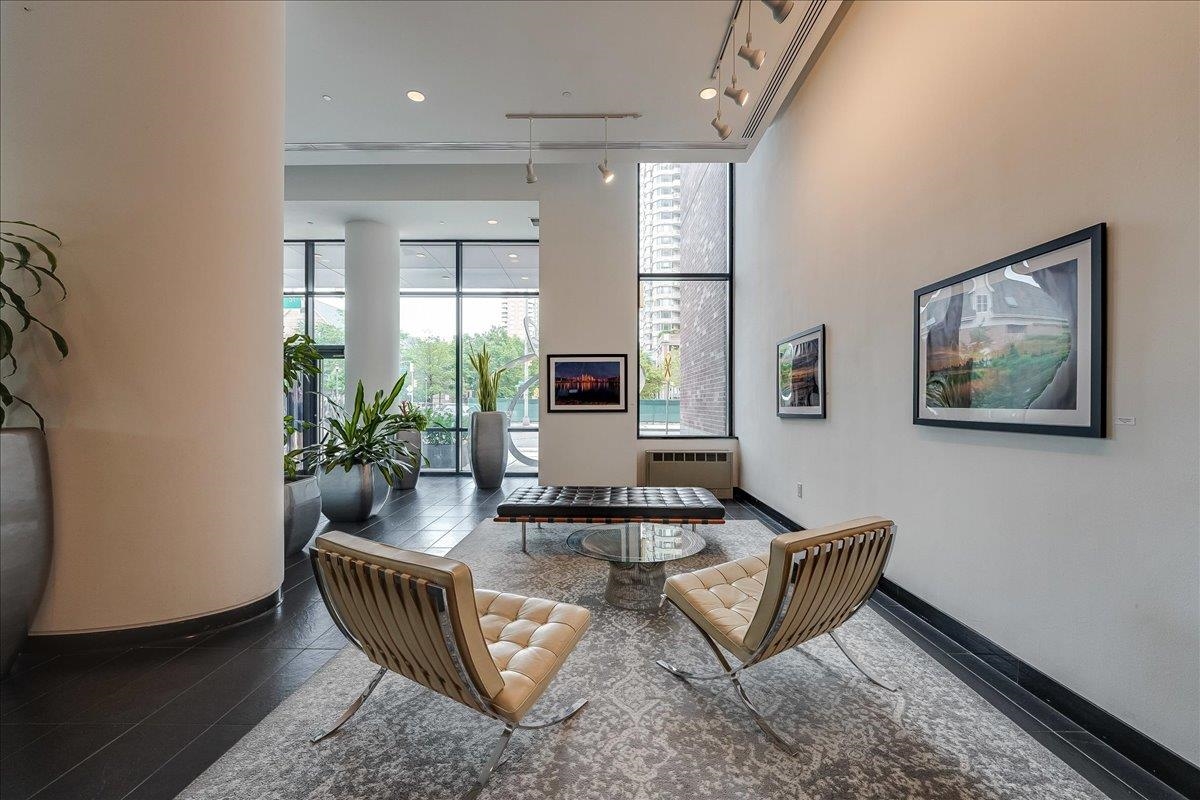 389 WASHINGTON ST Unit: 7F