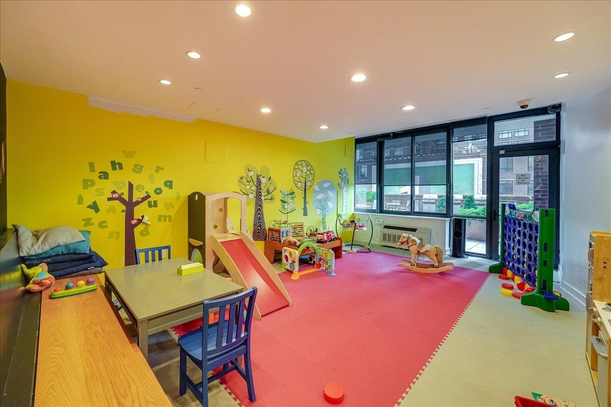 389 WASHINGTON ST Unit: 7F