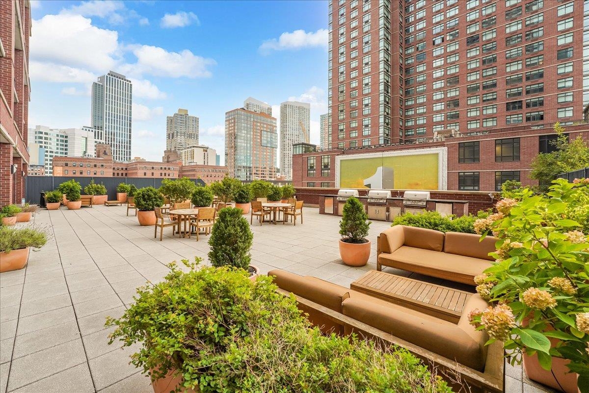 389 WASHINGTON ST Unit: 7F