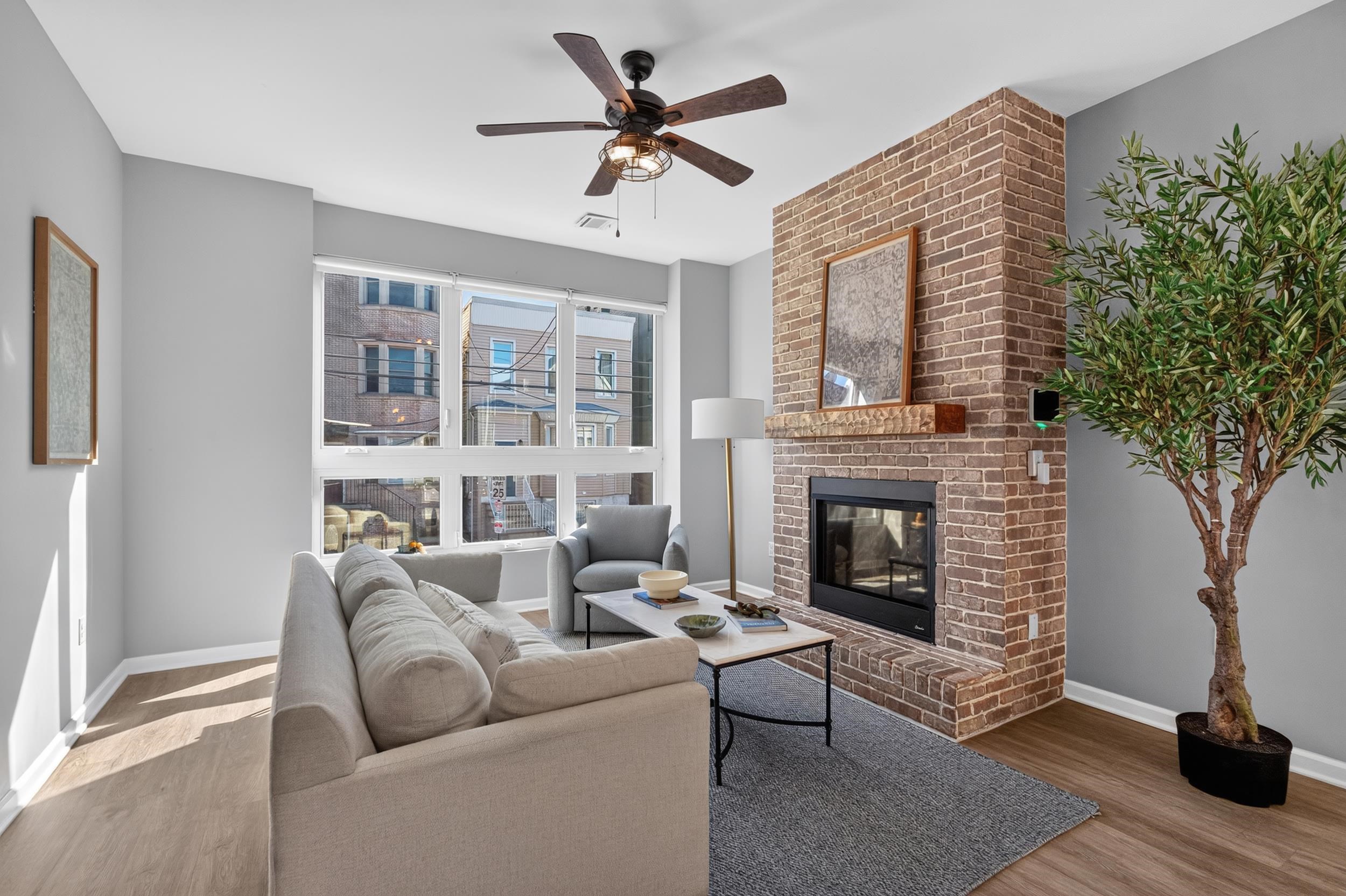 10 GRAHAM ST