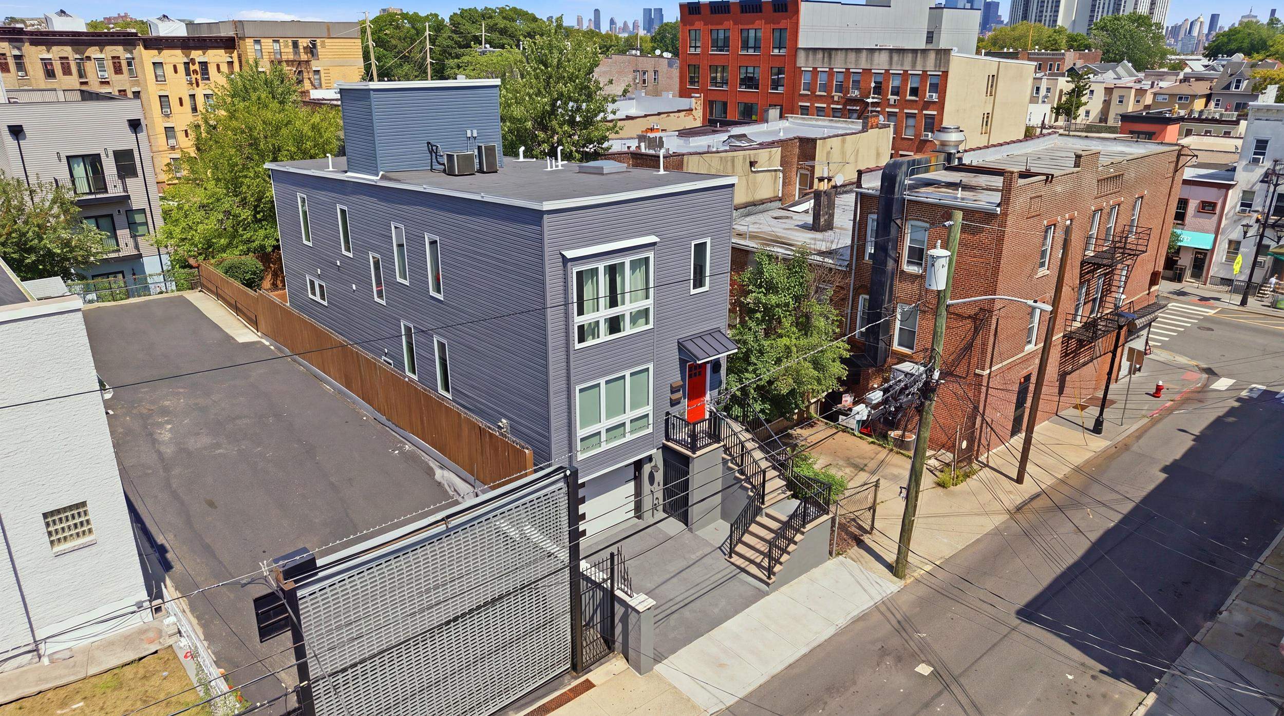 10 GRAHAM ST