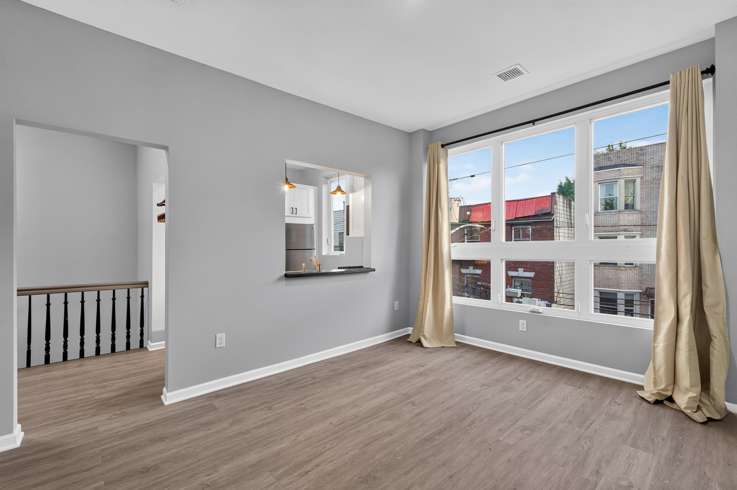 10 GRAHAM ST