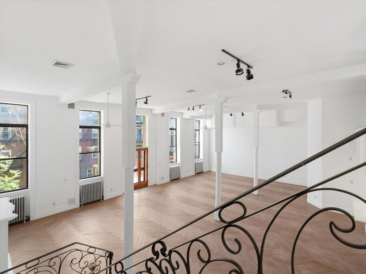 299 PAVONIA AVE Unit: 2-3