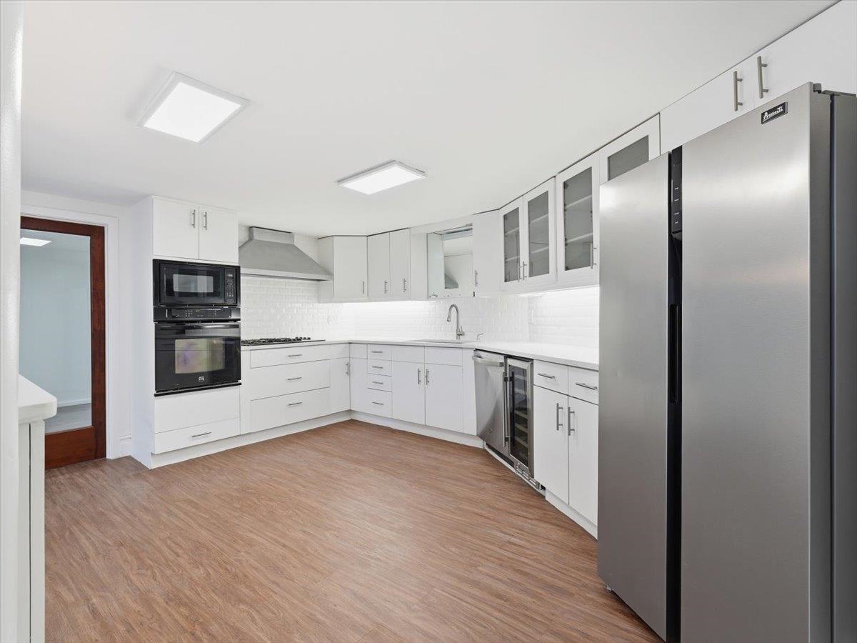 299 PAVONIA AVE Unit: 2-3