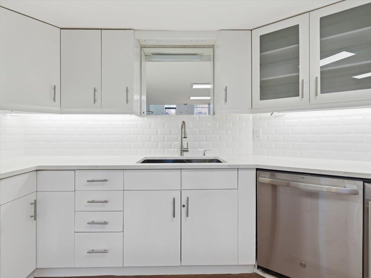 299 PAVONIA AVE Unit: 2-3