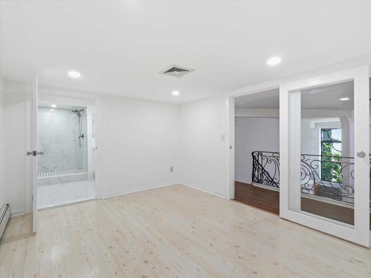 299 PAVONIA AVE Unit: 2-3