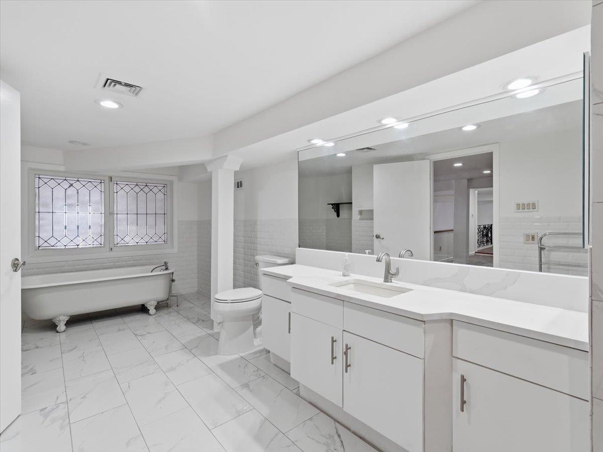 299 PAVONIA AVE Unit: 2-3