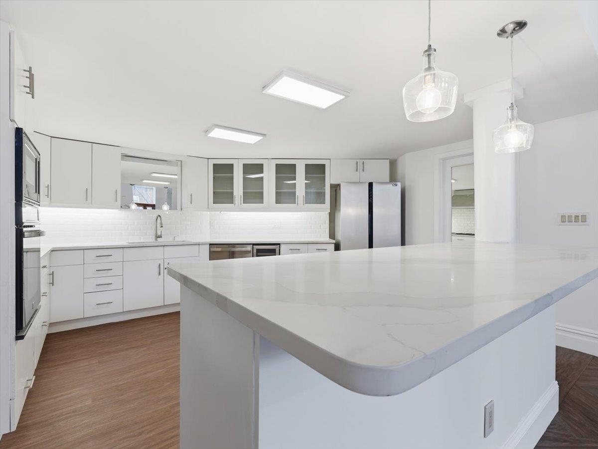 299 PAVONIA AVE Unit: 2-3