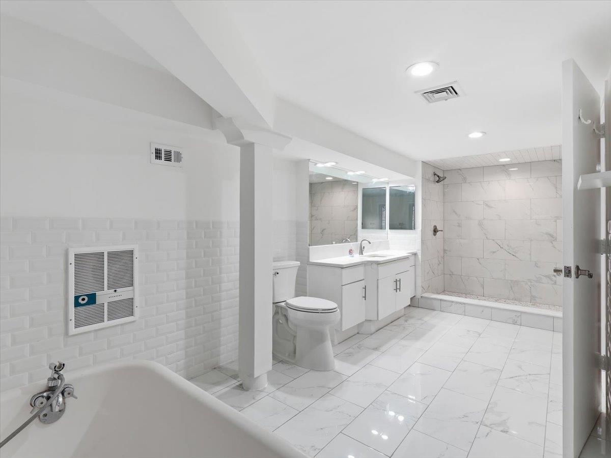 299 PAVONIA AVE Unit: 2-3