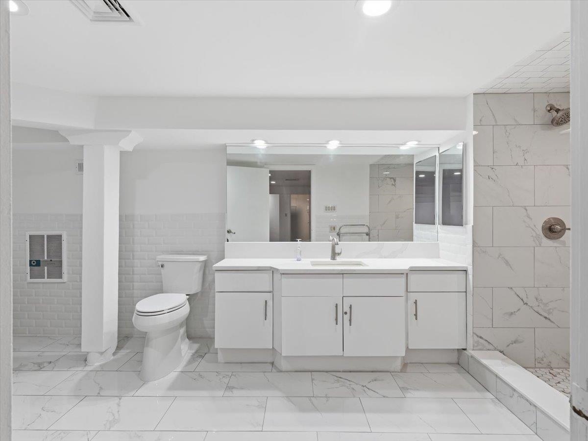 299 PAVONIA AVE Unit: 2-3