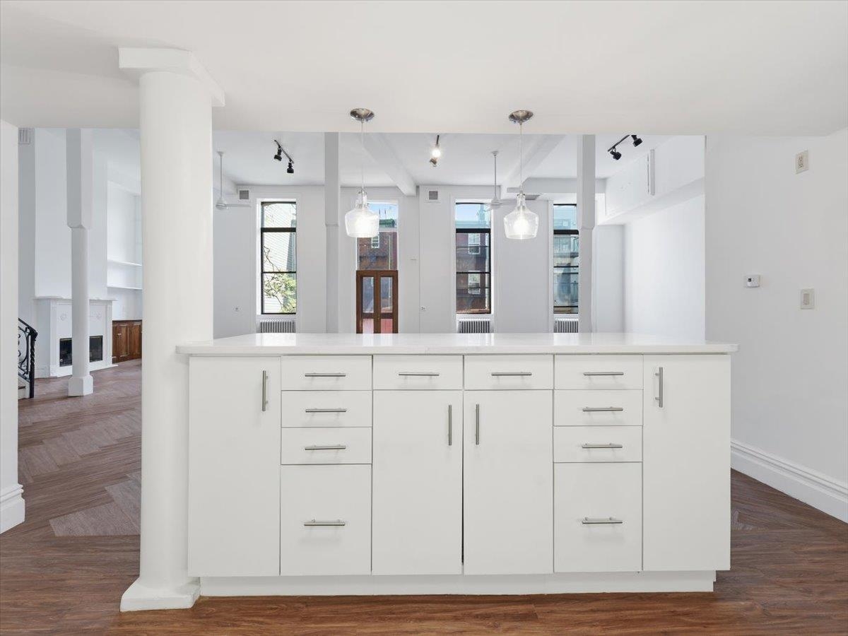 299 PAVONIA AVE Unit: 2-3