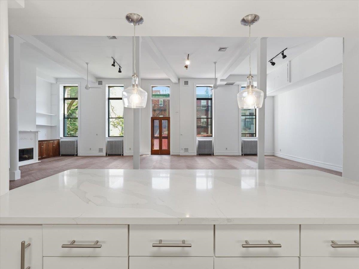 299 PAVONIA AVE Unit: 2-3
