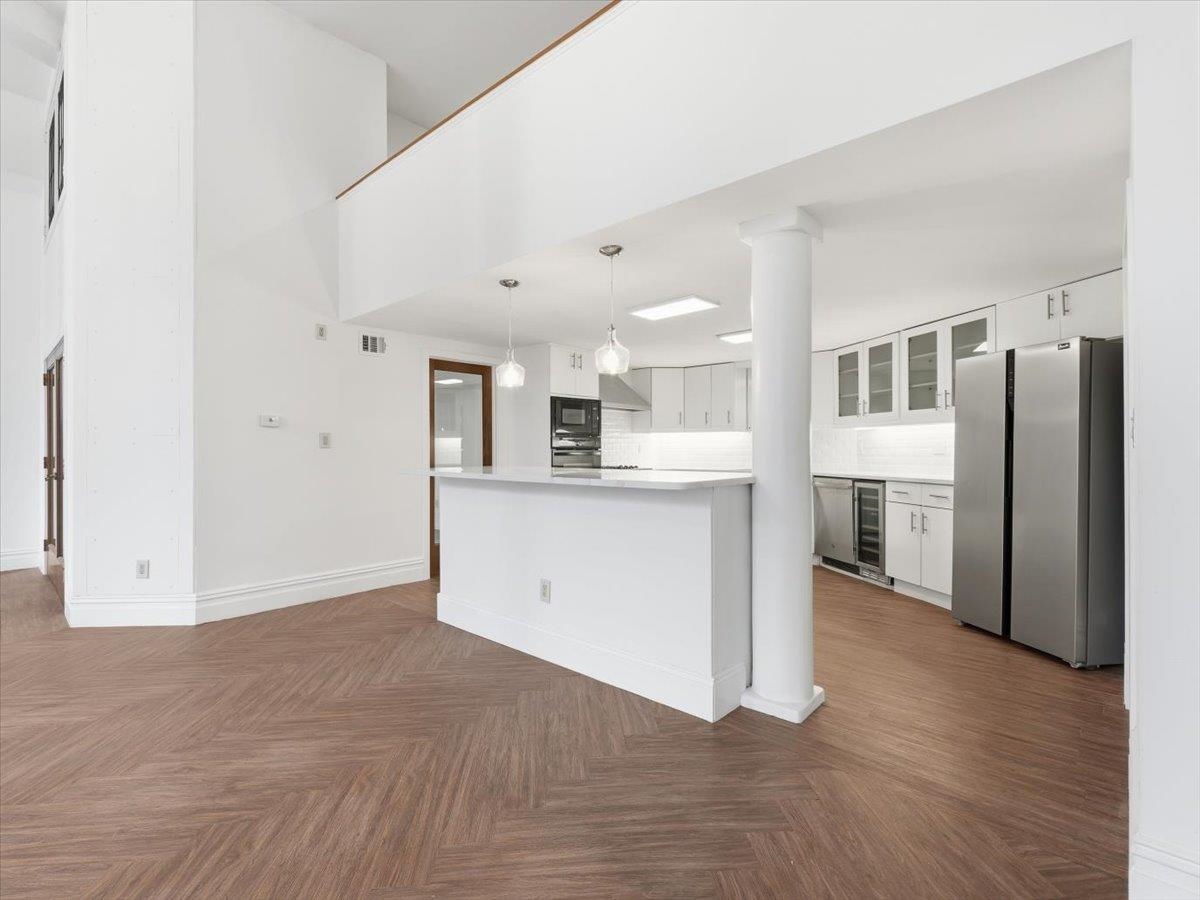 299 PAVONIA AVE Unit: 2-3