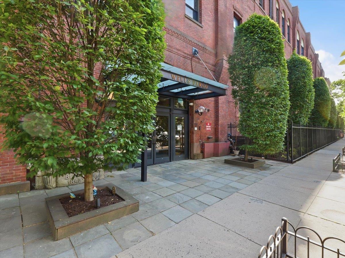 299 PAVONIA AVE Unit: 2-3