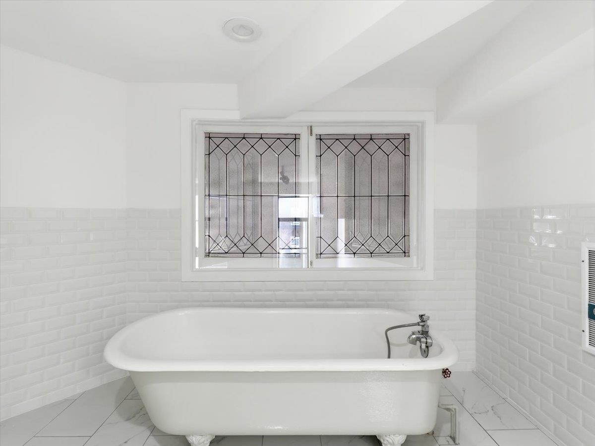 299 PAVONIA AVE Unit: 2-3