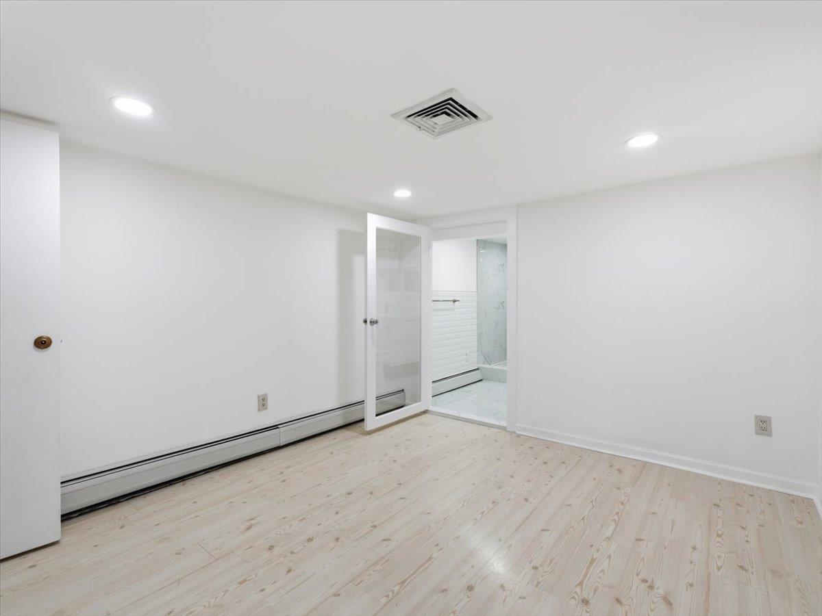 299 PAVONIA AVE Unit: 2-3