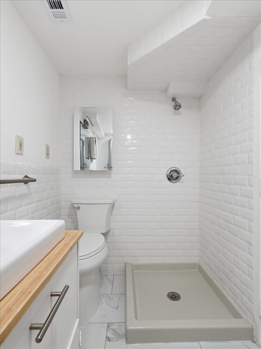 299 PAVONIA AVE Unit: 2-3