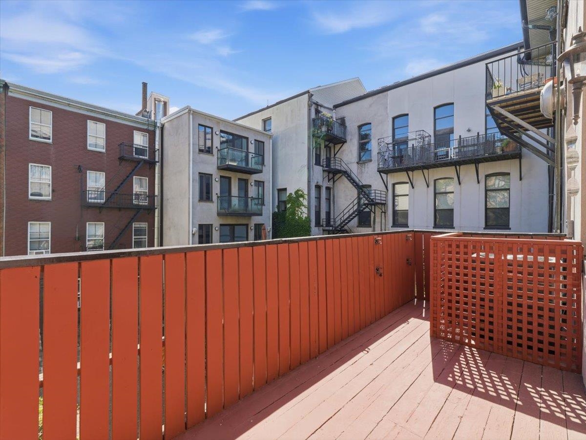 299 PAVONIA AVE Unit: 2-3