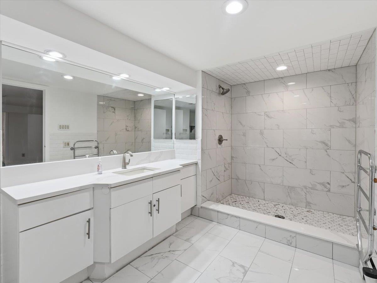 299 PAVONIA AVE Unit: 2-3