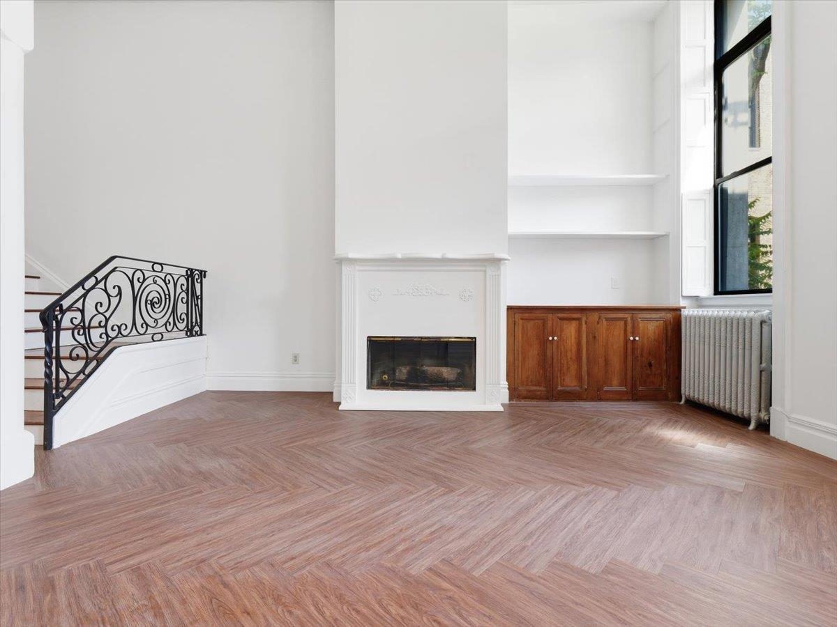 299 PAVONIA AVE Unit: 2-3
