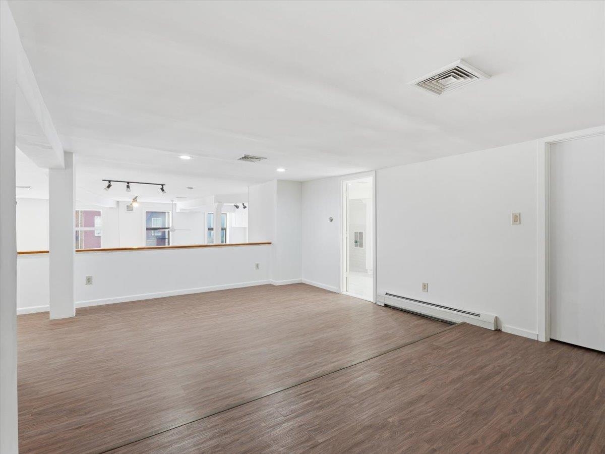 299 PAVONIA AVE Unit: 2-3