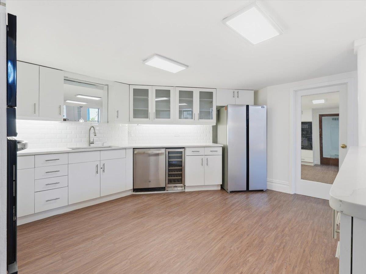 299 PAVONIA AVE Unit: 2-3