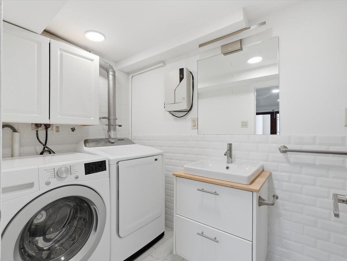 299 PAVONIA AVE Unit: 2-3