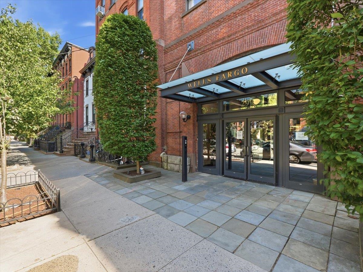299 PAVONIA AVE Unit: 2-3