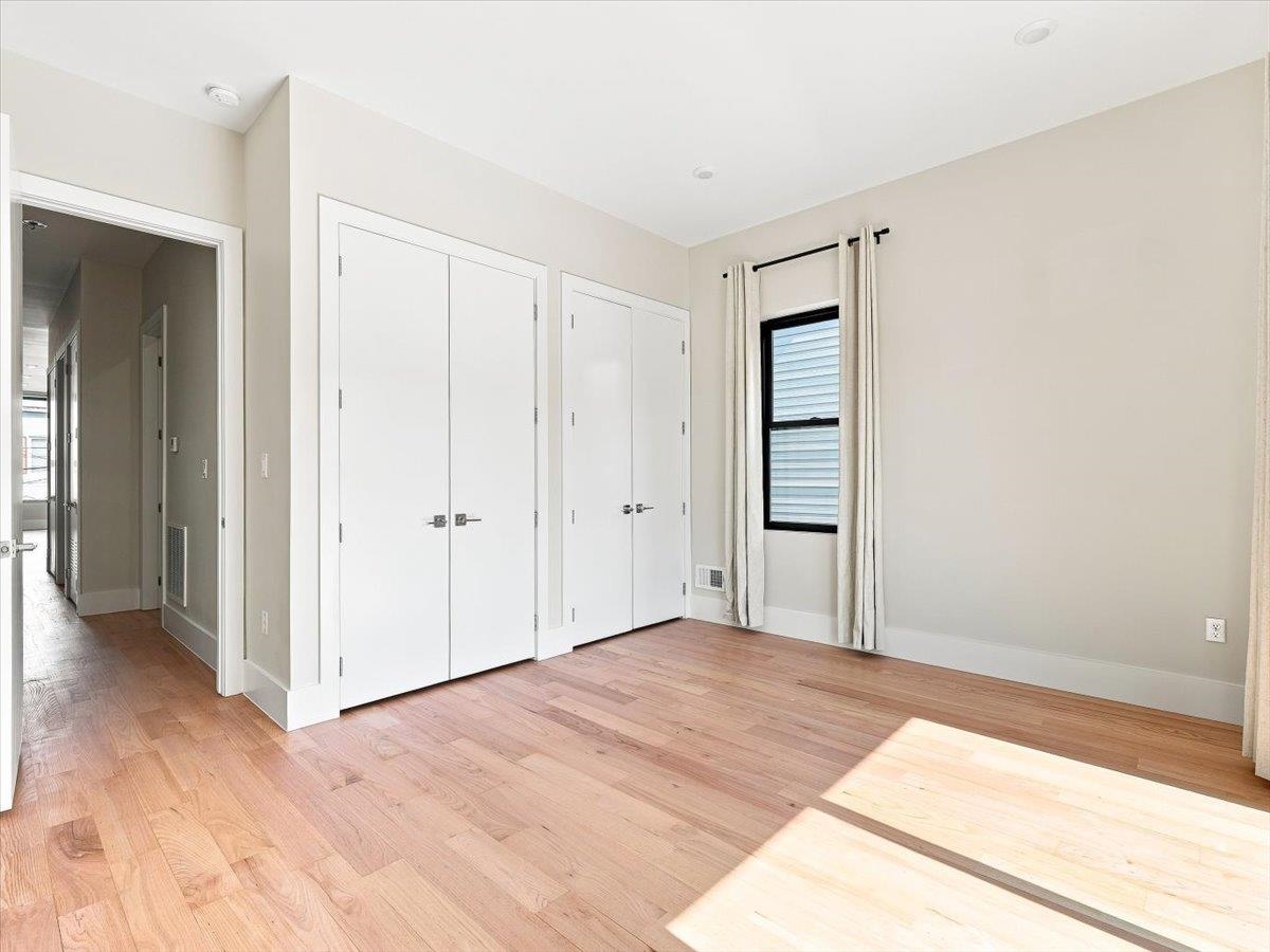 220 FREEMAN AVE Unit: 1