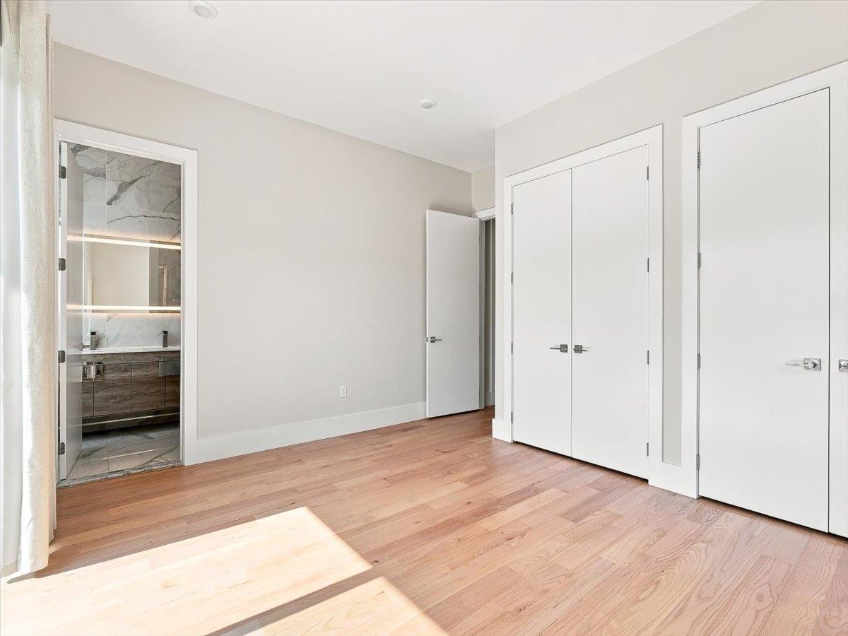 220 FREEMAN AVE Unit: 1