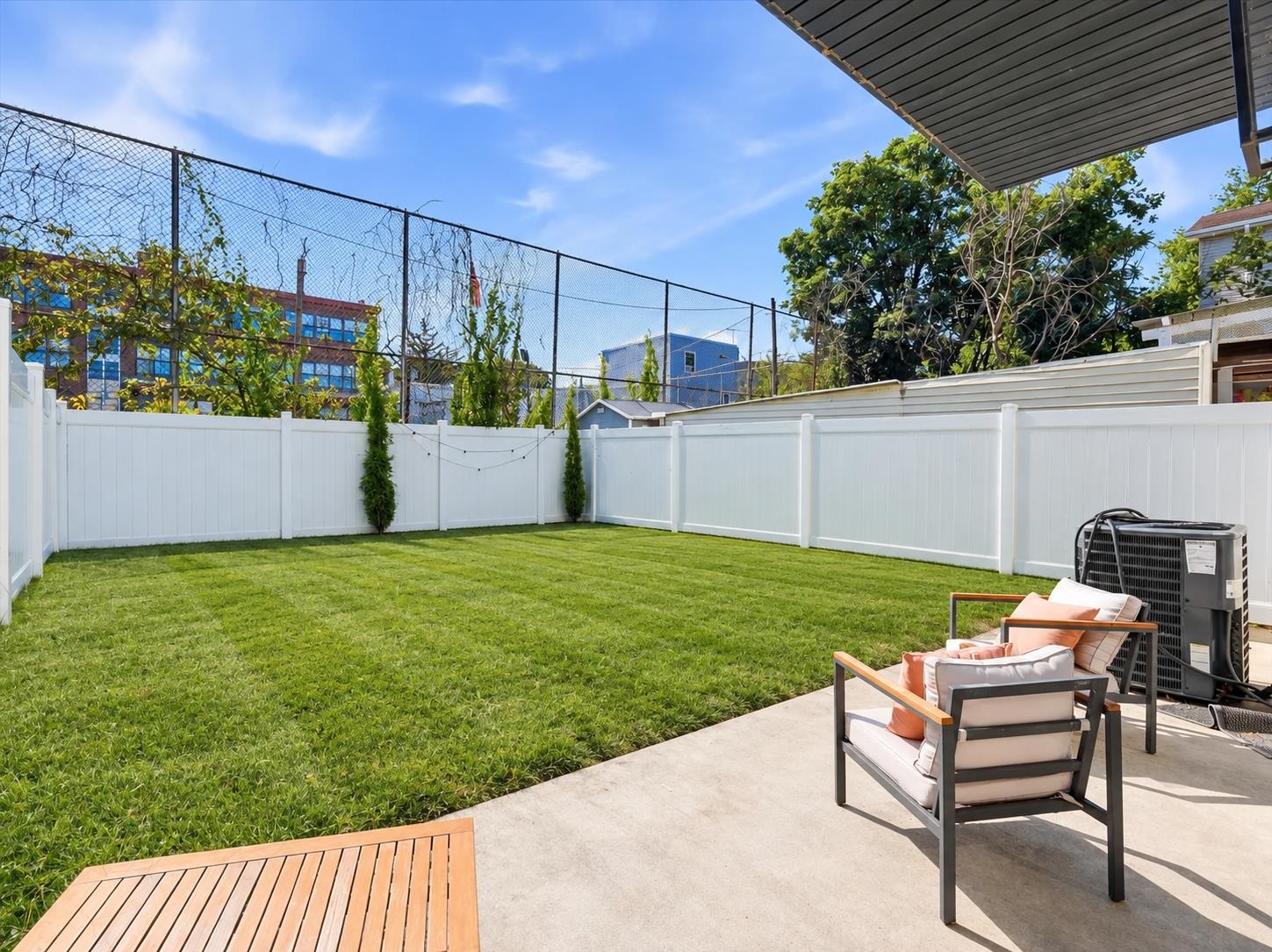 220 FREEMAN AVE Unit: 1
