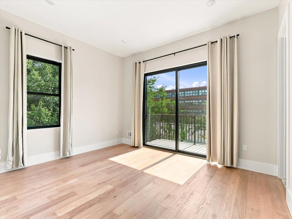 220 FREEMAN AVE Unit: 1