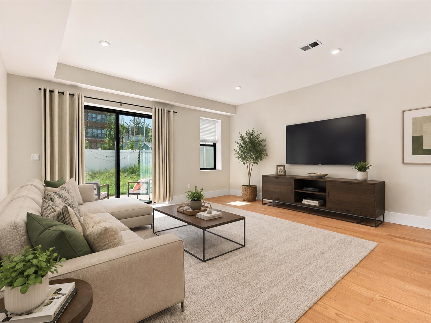 220 FREEMAN AVE Unit: 1