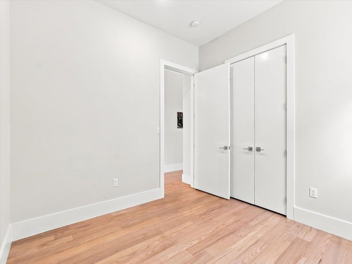 220 FREEMAN AVE Unit: 1