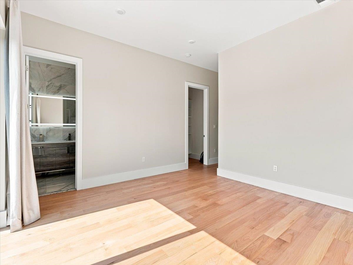 220 FREEMAN AVE Unit: 2
