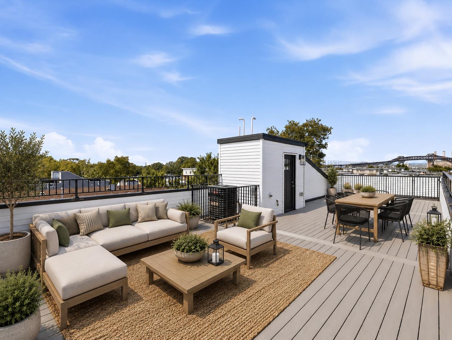 220 FREEMAN AVE Unit: 2