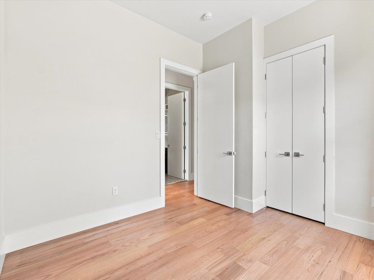 220 FREEMAN AVE Unit: 2