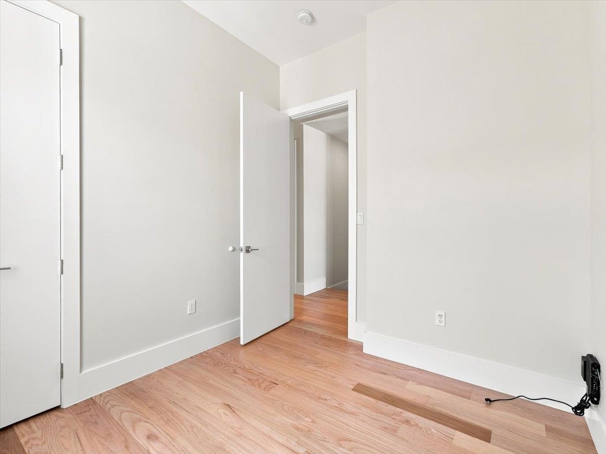 220 FREEMAN AVE Unit: 2