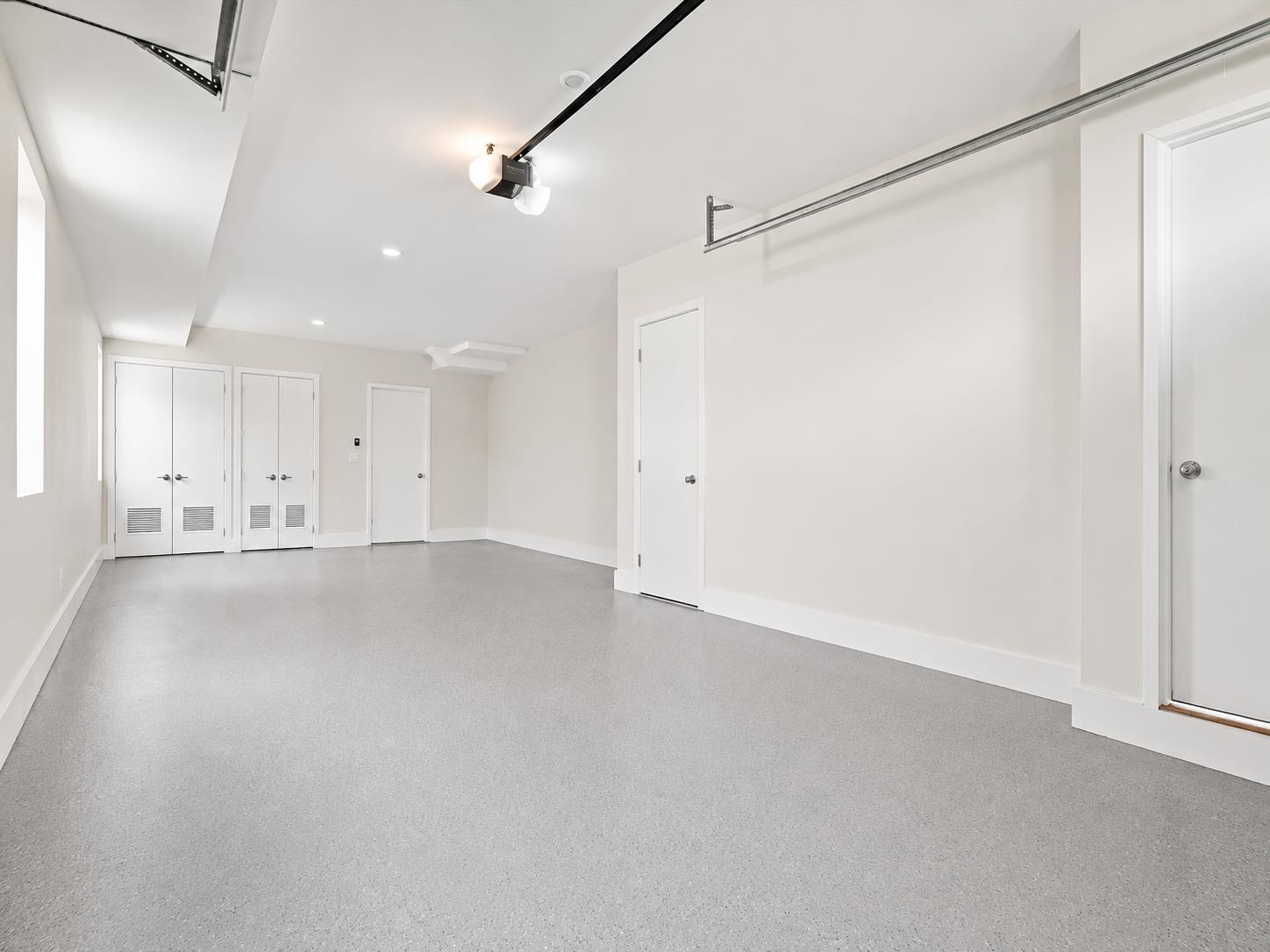 220 FREEMAN AVE Unit: 2