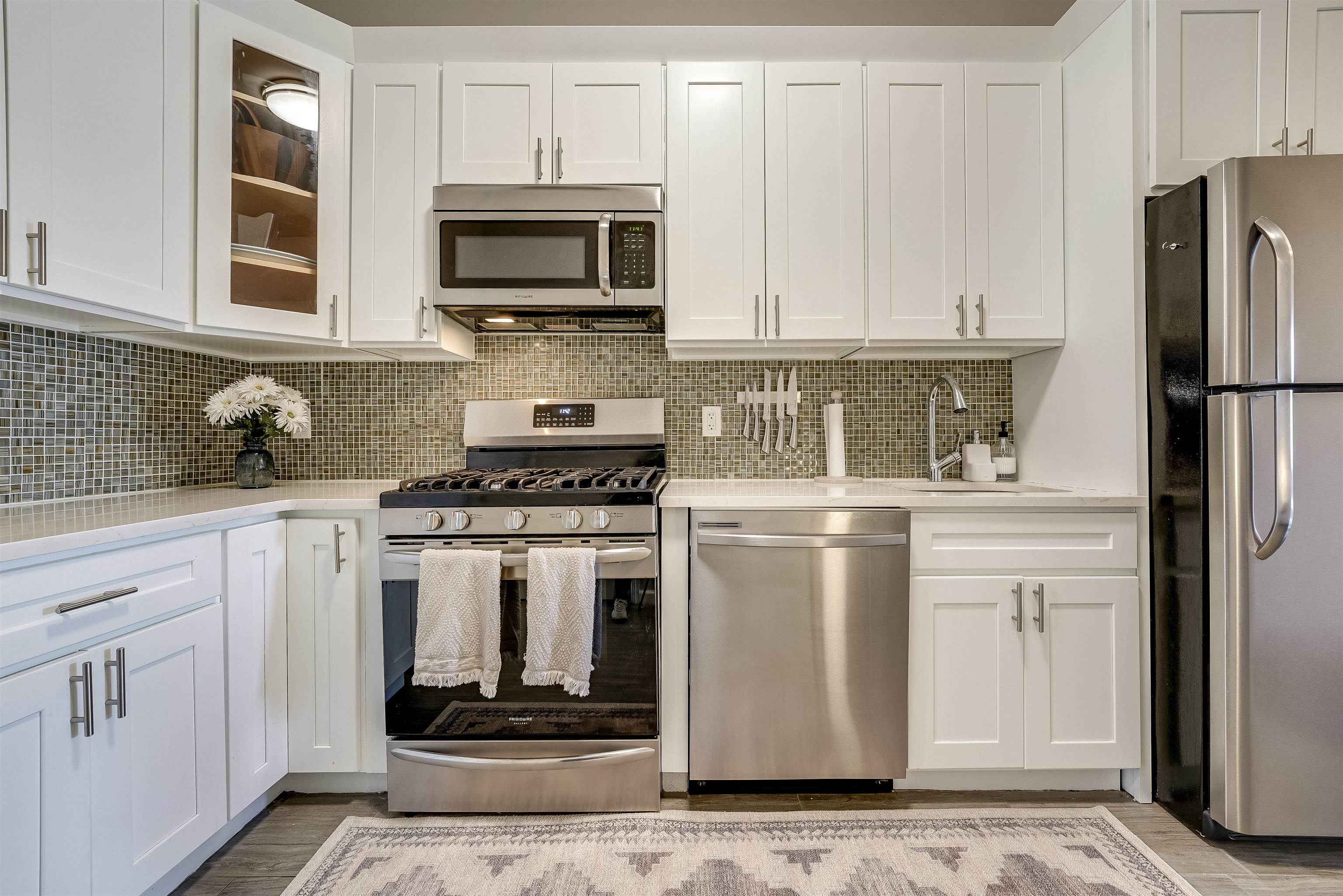 80 WEBSTER AVE Unit: 3R