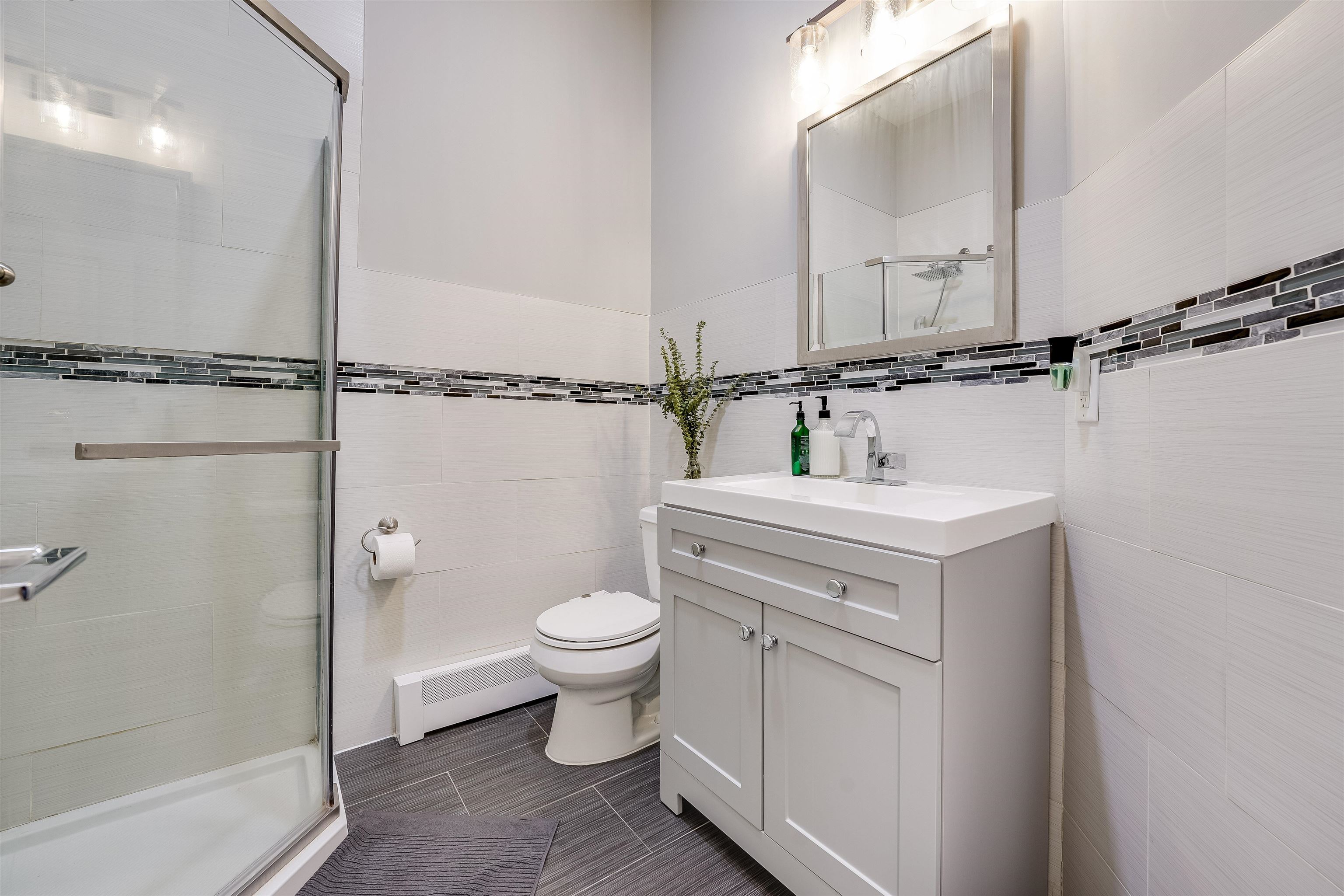 80 WEBSTER AVE Unit: 3R