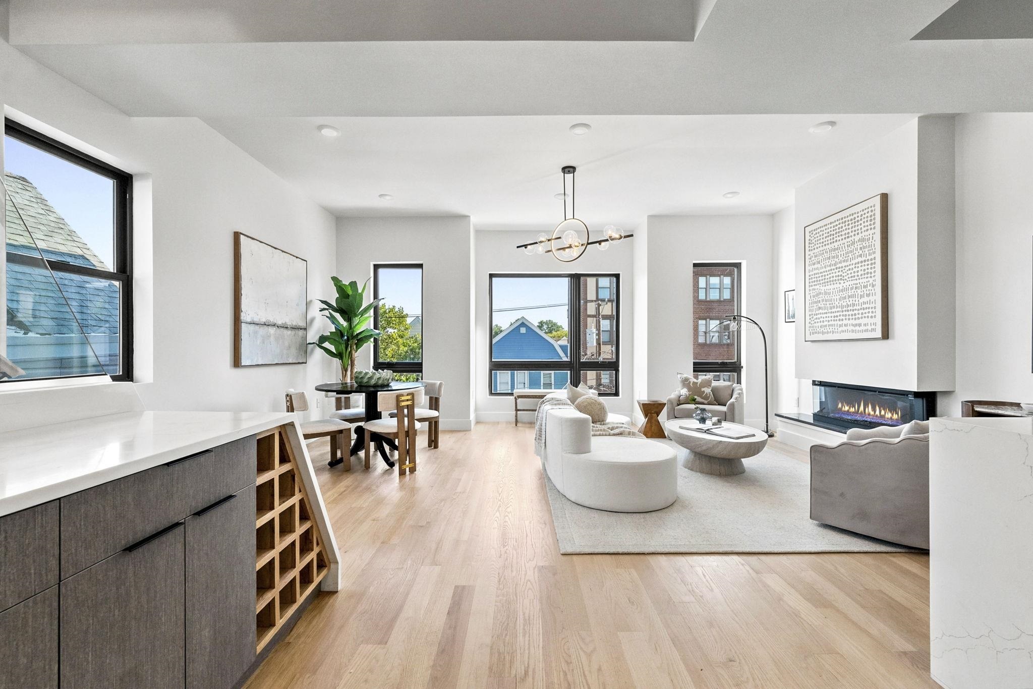 83 LEXINGTON AVE Unit: 2