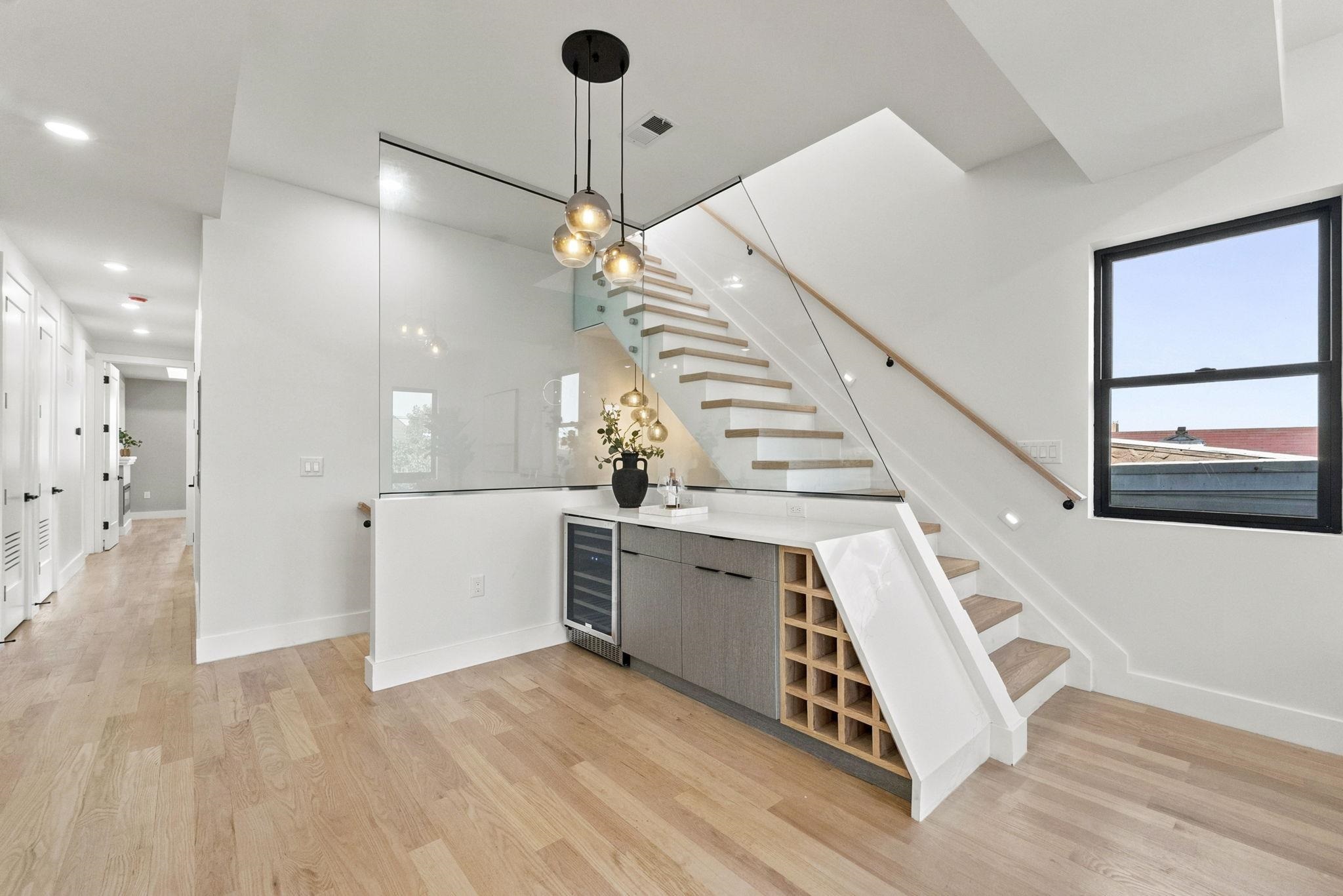 83 LEXINGTON AVE Unit: 2