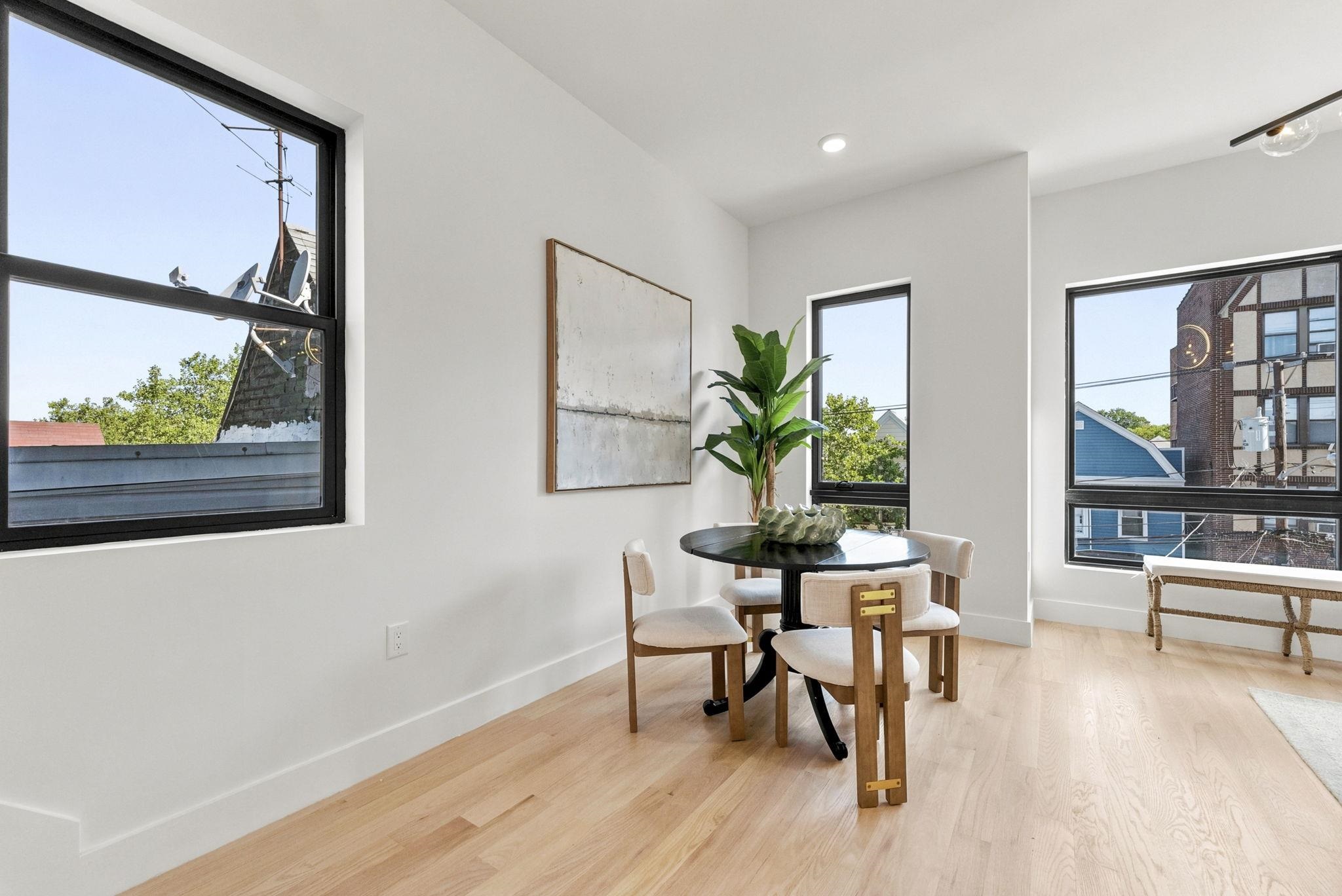 83 LEXINGTON AVE Unit: 2