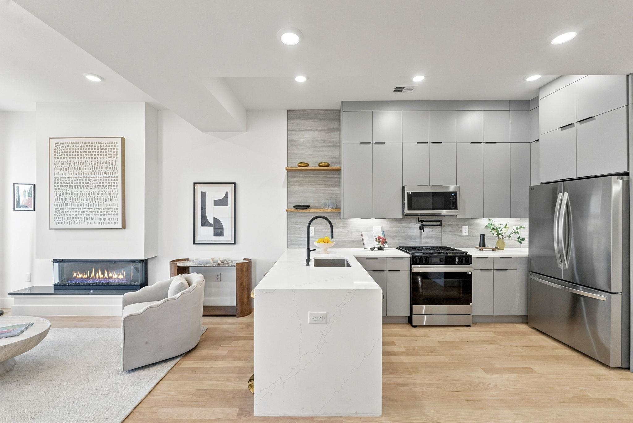 83 LEXINGTON AVE Unit: 2