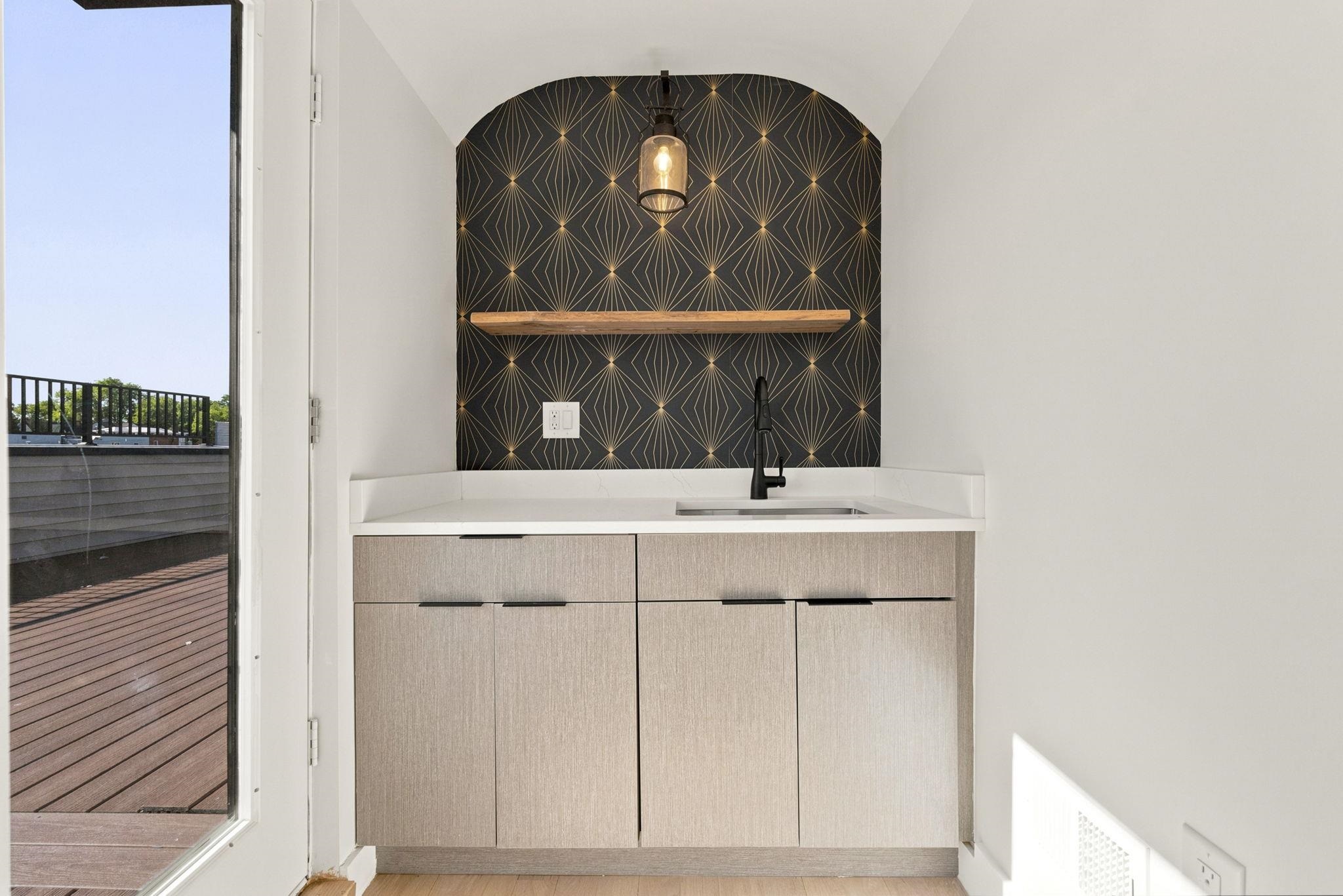 83 LEXINGTON AVE Unit: 2