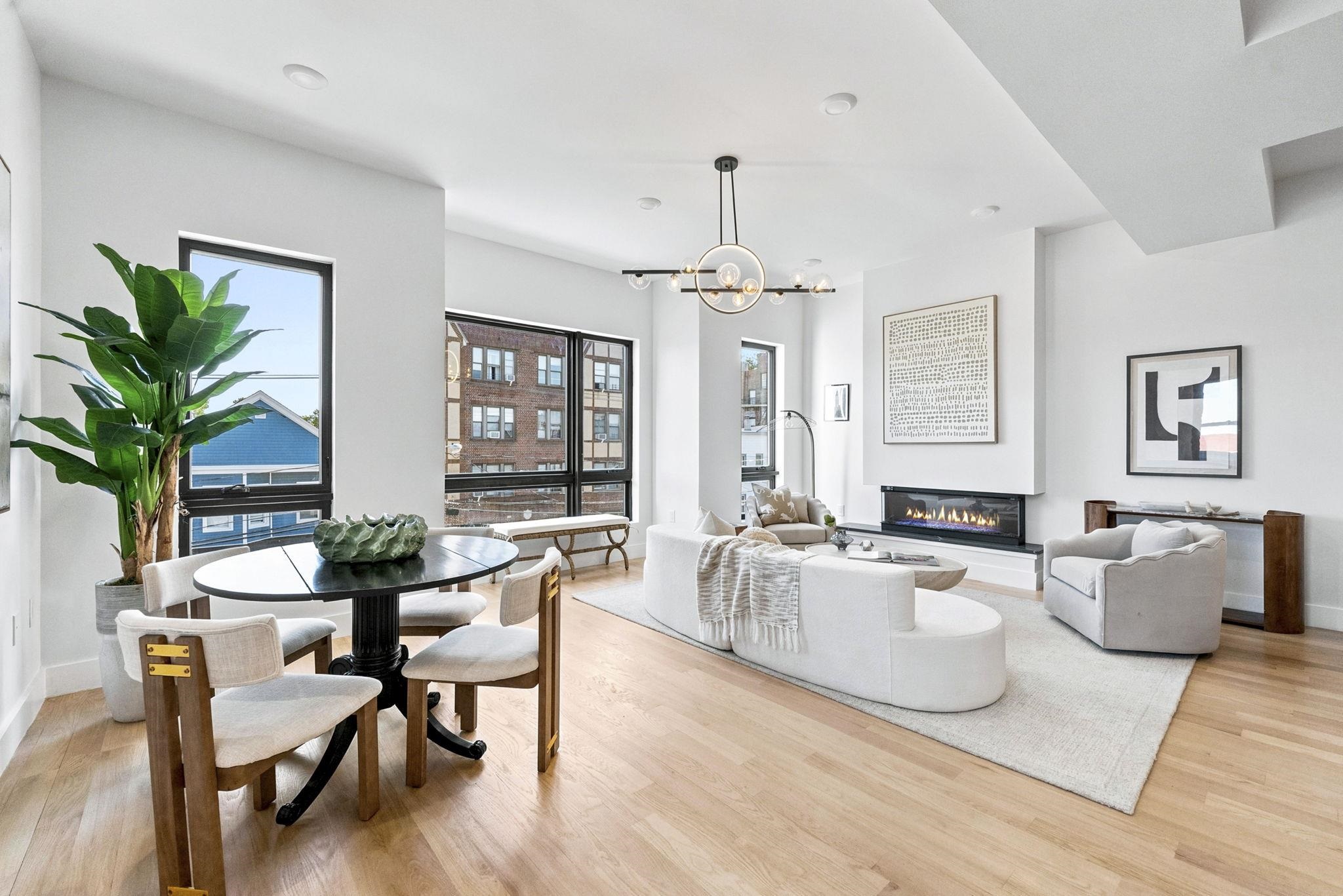83 LEXINGTON AVE Unit: 2